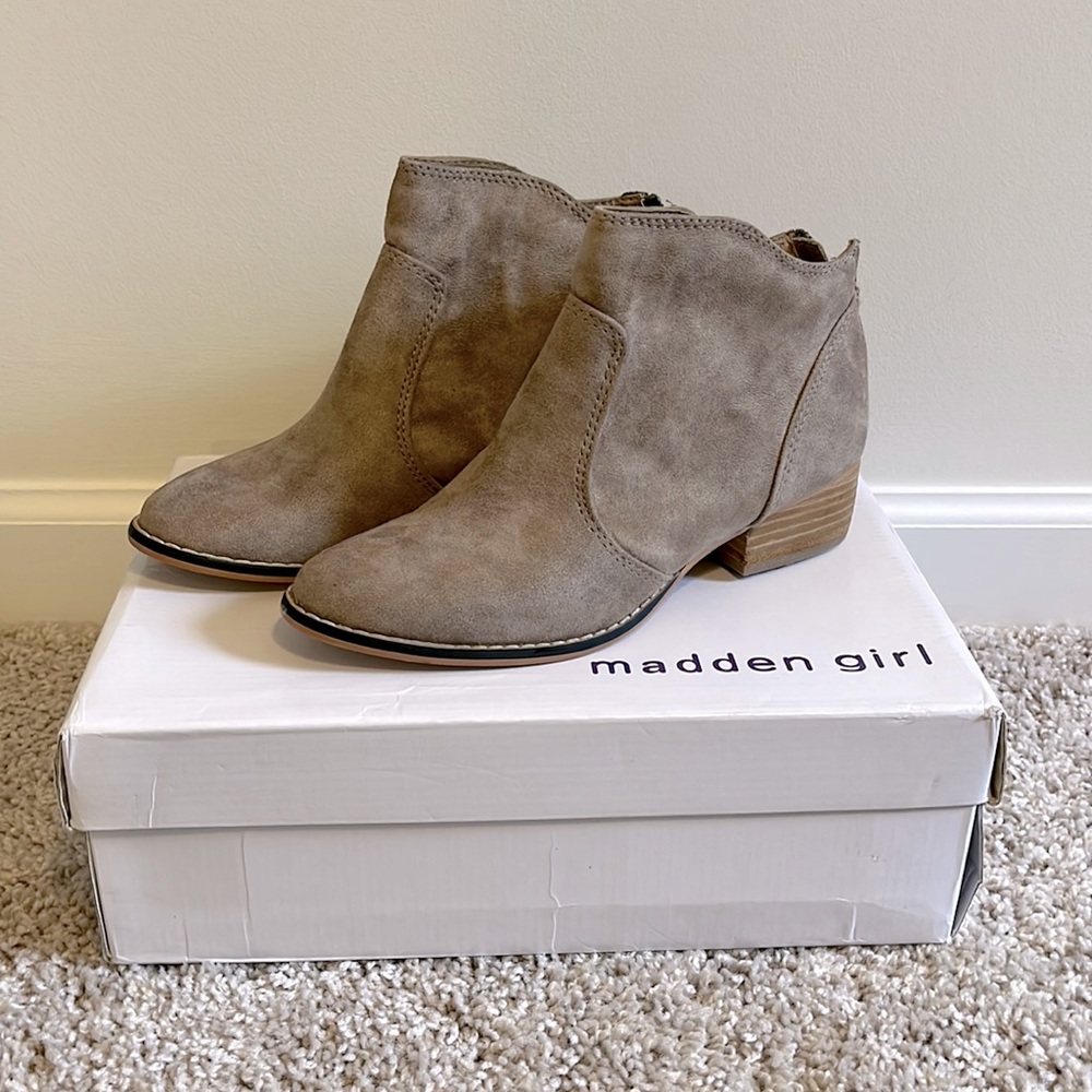 NWOT never worn Madden Girl booties size 6.5